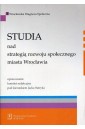Studia nad strategią rozwoju społecznego...